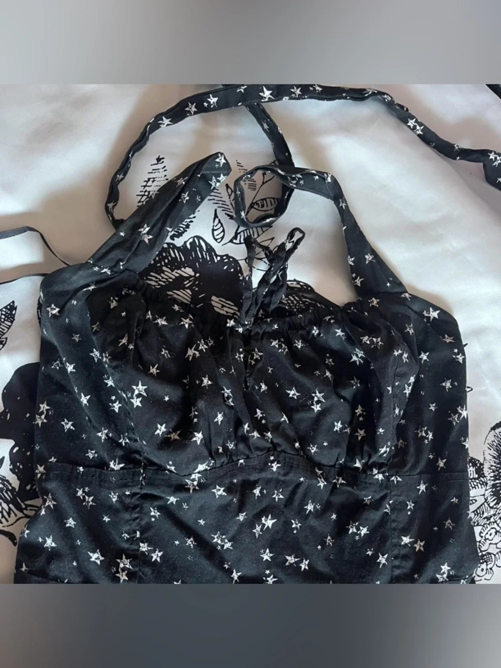 Hot Topic midi dress covered in an all-over star print - Picture 4 of 8